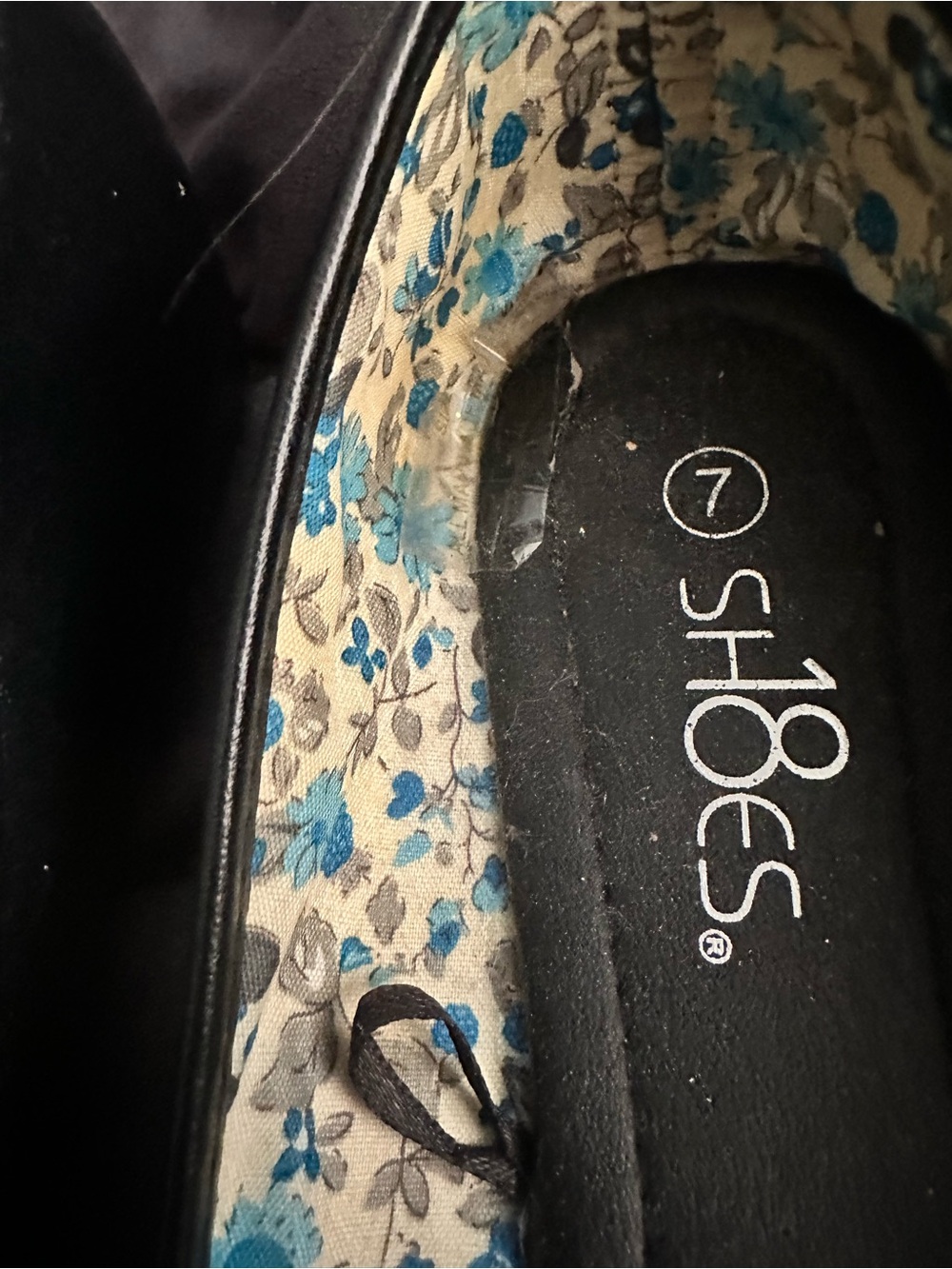 Classic Black Ballet Flats with Bow Detail - Picture 5 of 5